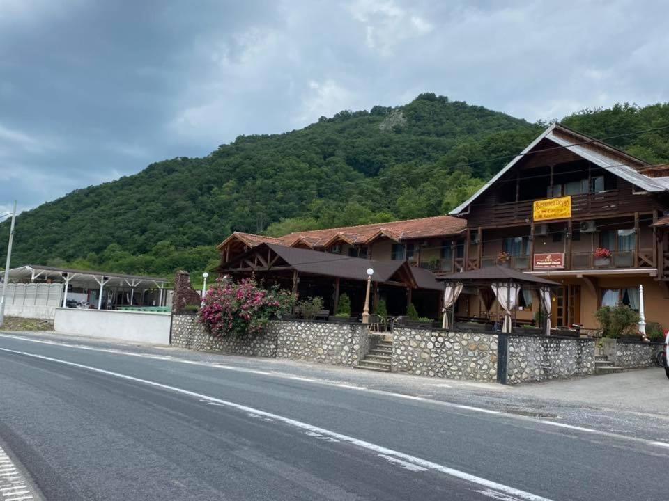 Pensiunea Deian-Clisura Dunarii Moldova Noua Екстериор снимка